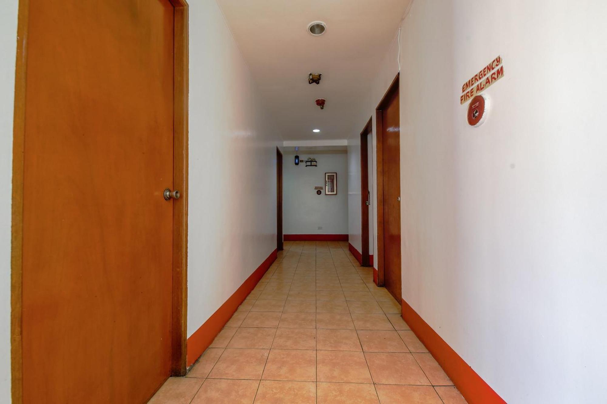 Busline Apartelle Quezon City Esterno foto